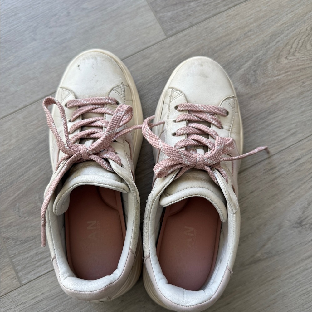 Hogan White leather Sneakers with Pink Laces